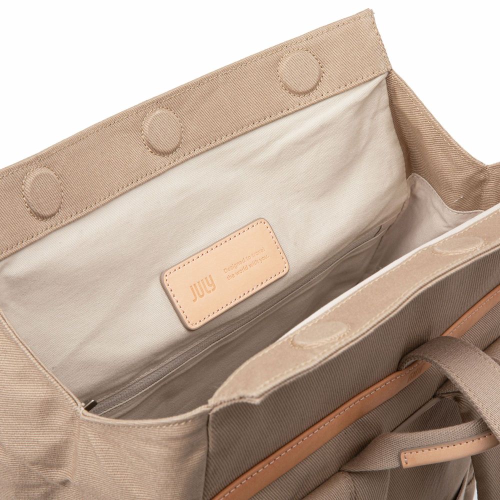 Daybreak_2_0_7_Backpack_Taupe_detail_inside_67783587cb.jpg